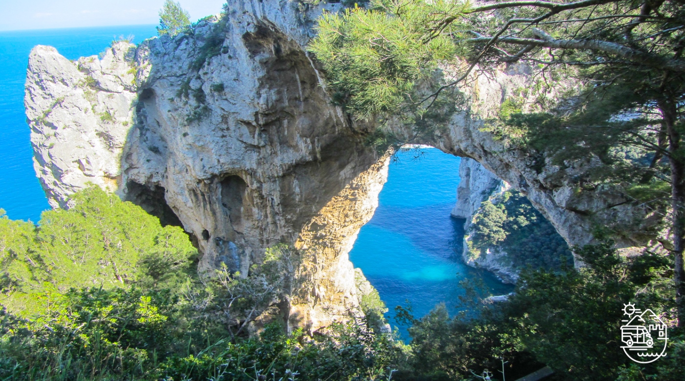 Arco Naturale, Natural arch, Capri, Anacapri, Ischia, Italy, Blue Grotto, Faraglioni, Mediterranean, Axel Munthe, guided tours of Capri, Italian islands, Amalfi coast, guided tours of Ischia